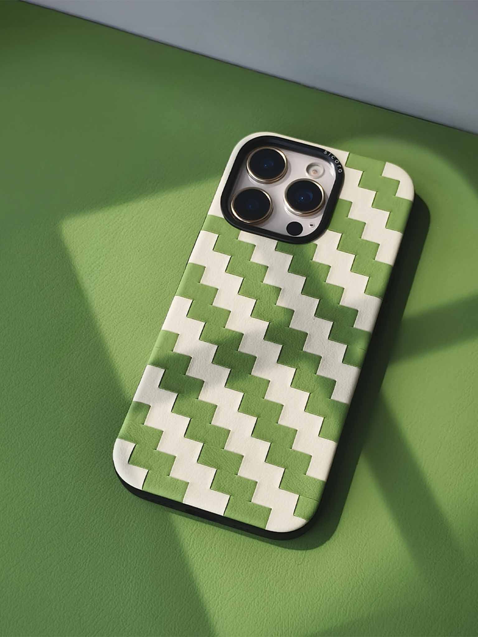 sicora  iPhone 16 pro case with green and white zigzag pattern