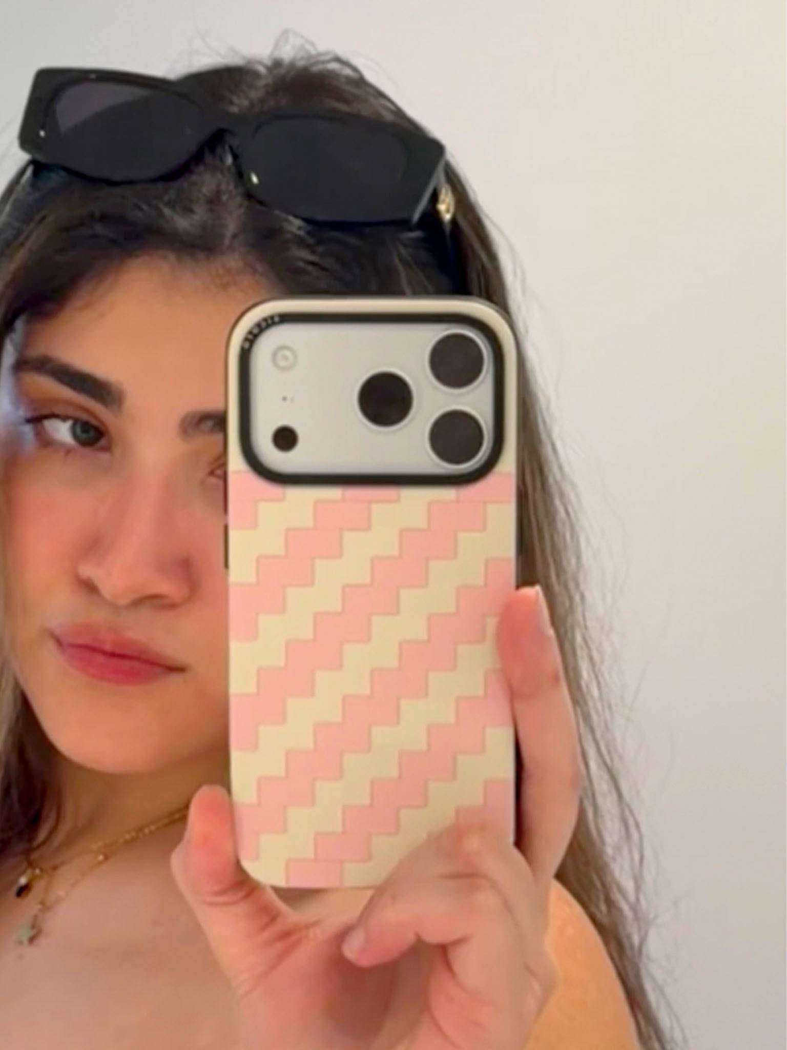 A KOL showcasing pink cream sicora zigzag iPhone case