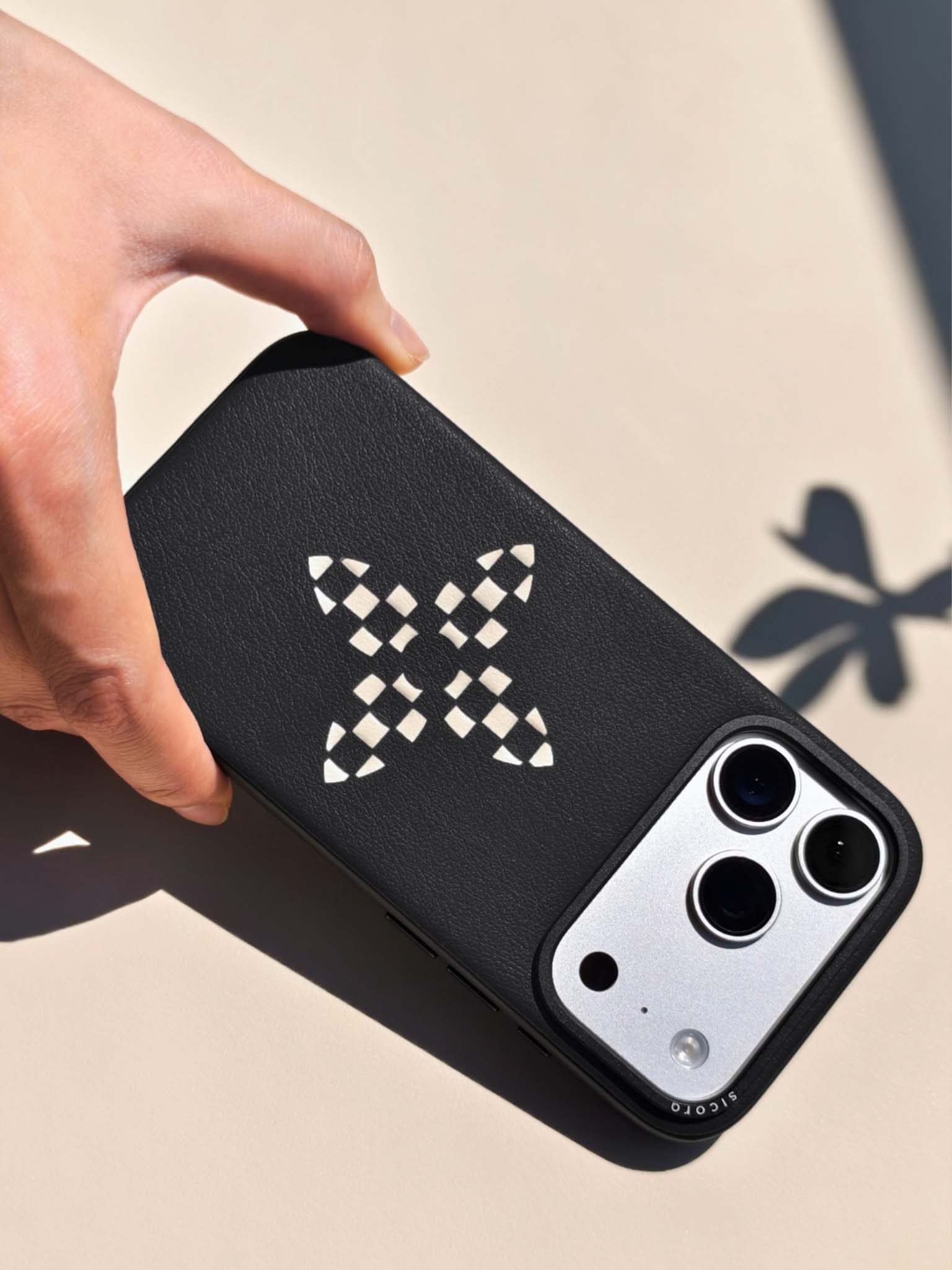 Product video showcasing sicora iPhone 18 pro vegan leather case, bloom case in black