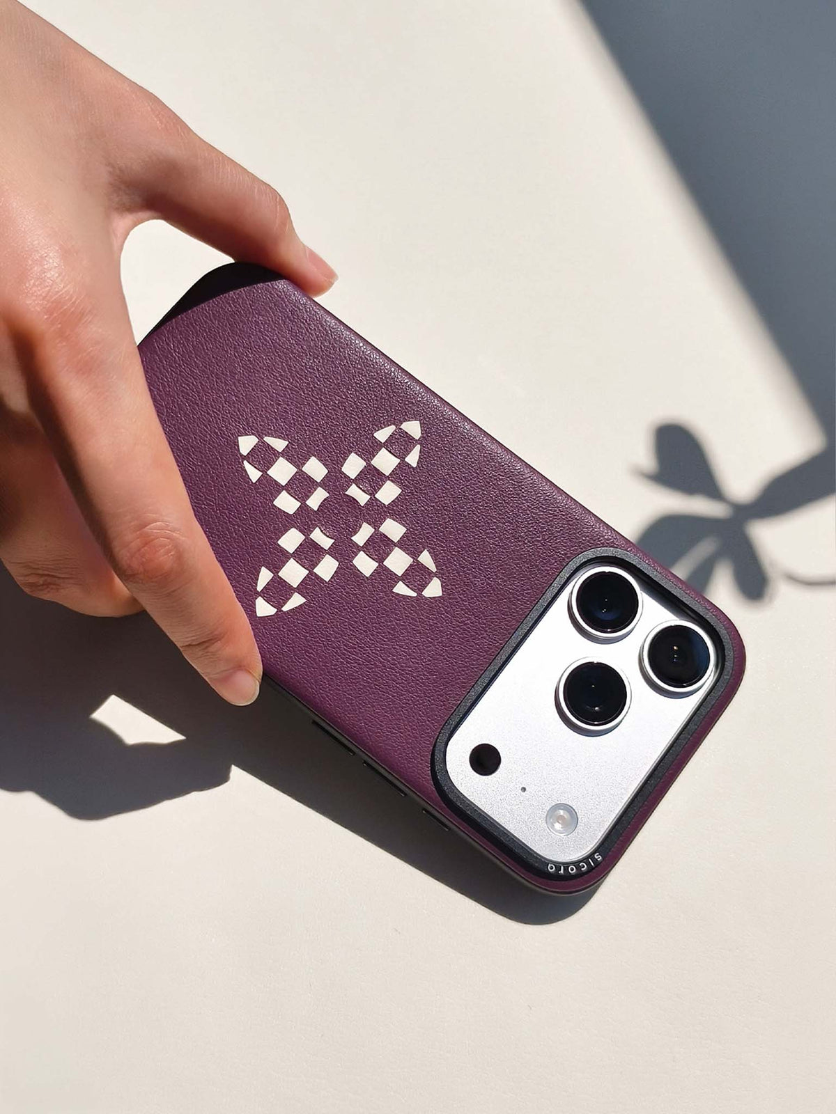 Product video showcasing sicora iPhone 18 pro vegan leather case, bloom case in cherry purple