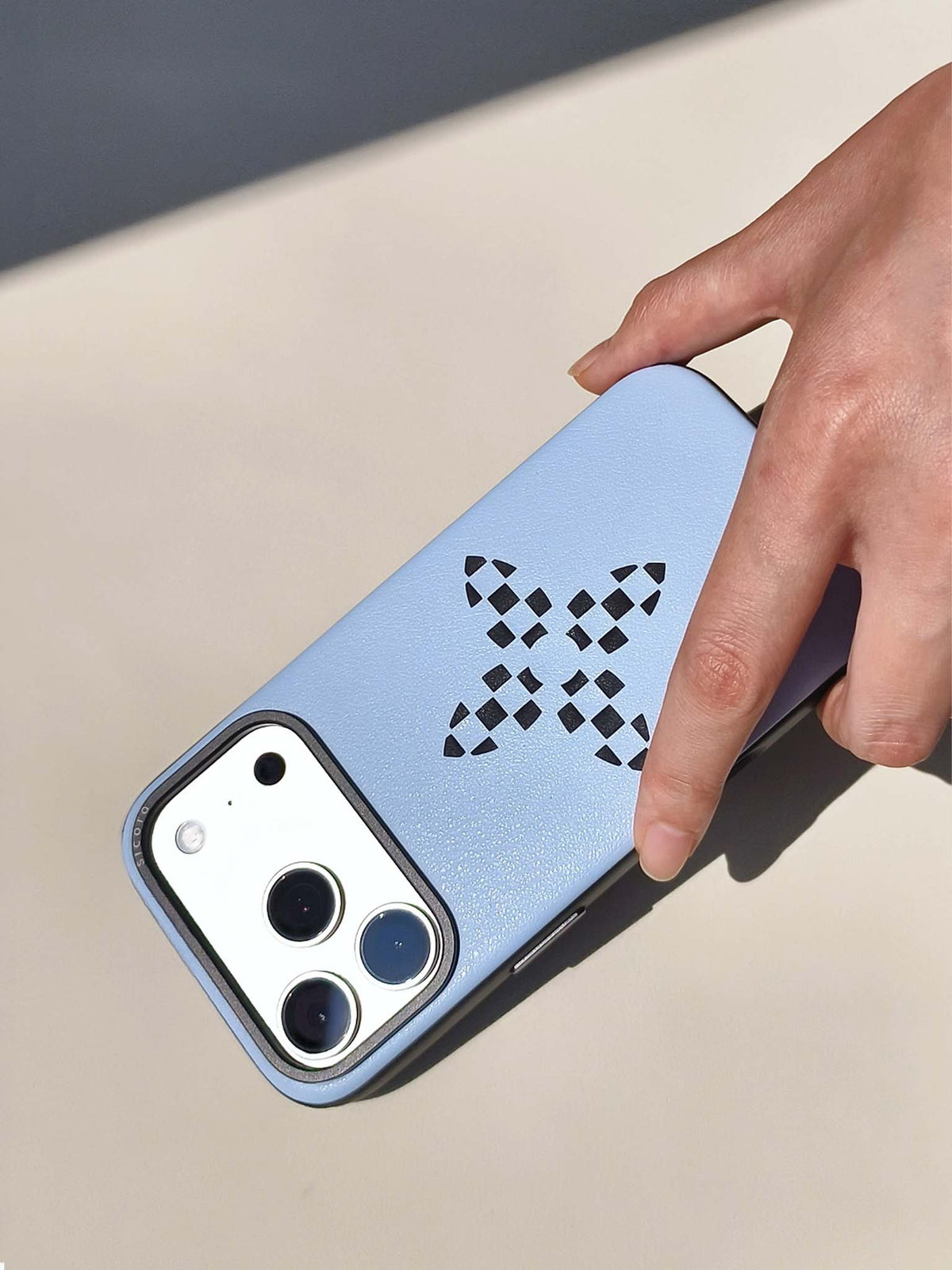 Product video showcasing sicora iPhone 18 pro vegan leather case, bloom case in sky blue