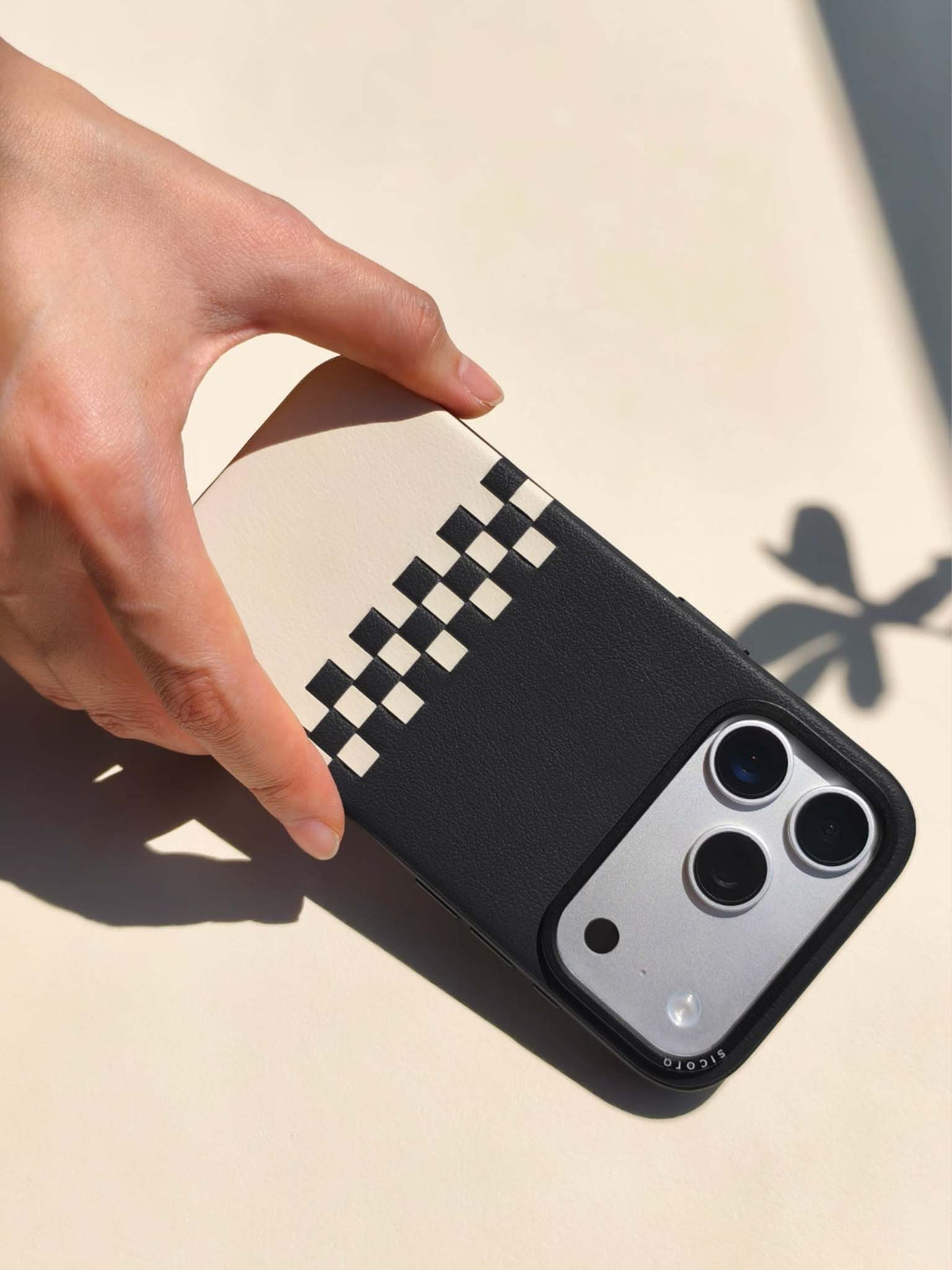 Product video showcasing sicora iPhone 18 pro vegan leather case, crossover case in black and cream