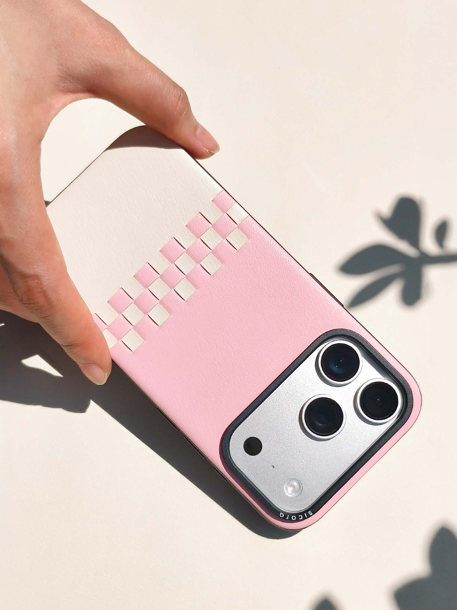 Product video showcasing sicora iPhone 18 pro vegan leather case, crossover case in pink and cream