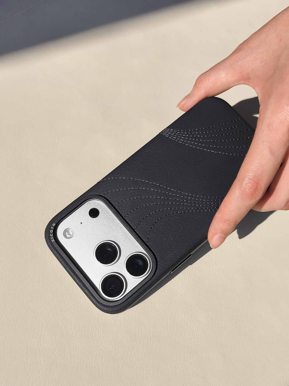 Product video showcasing sicora iPhone 18 pro vegan leather case, flow case in black