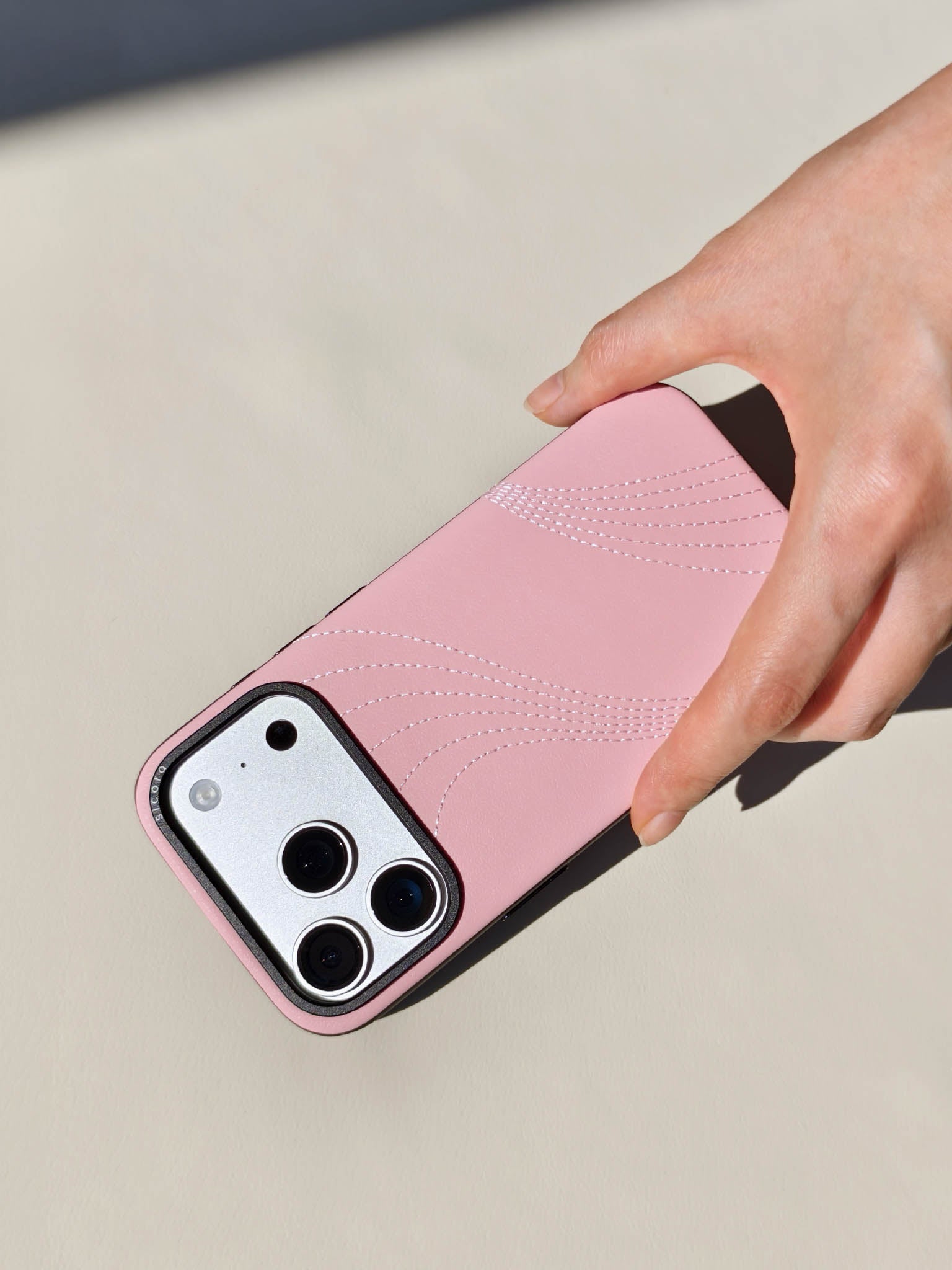Product video showcasing sicora iPhone 18 pro vegan leather case, flow case in pink