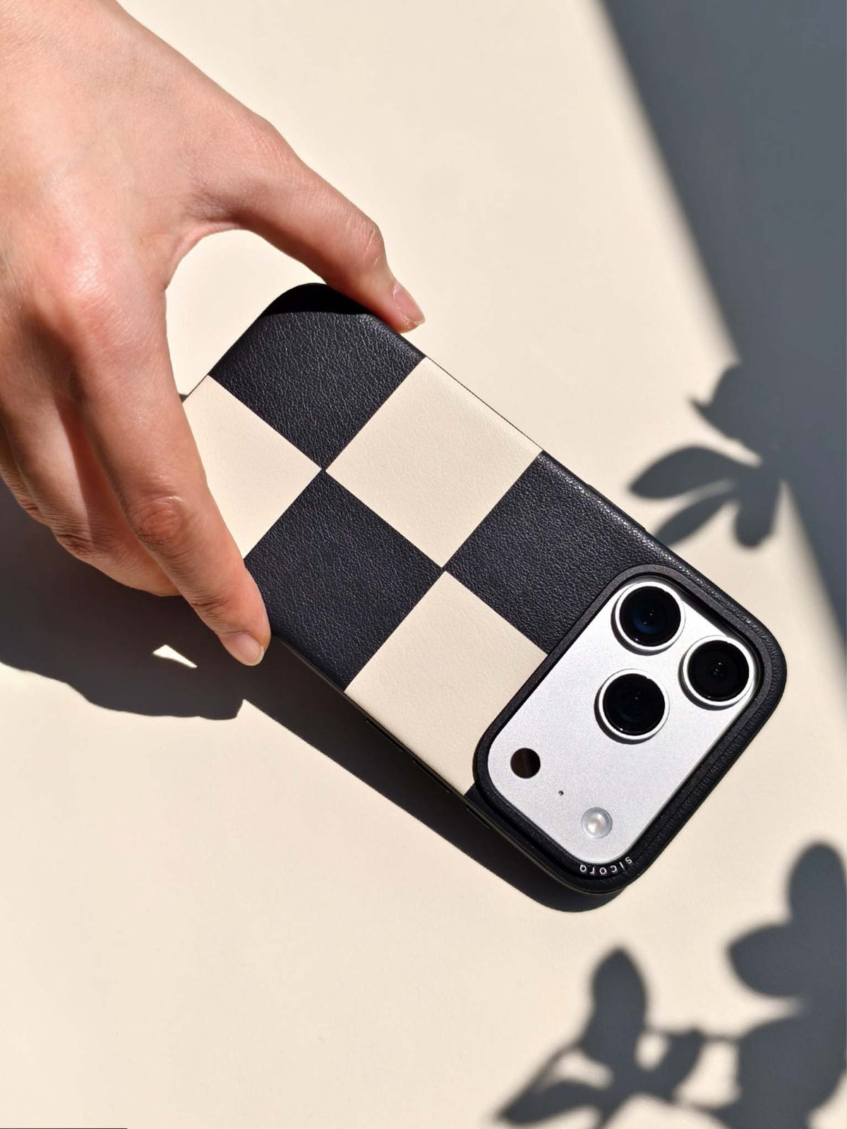 Product video showcasing sicora iPhone 18 pro vegan leather case, macro case in black and cream