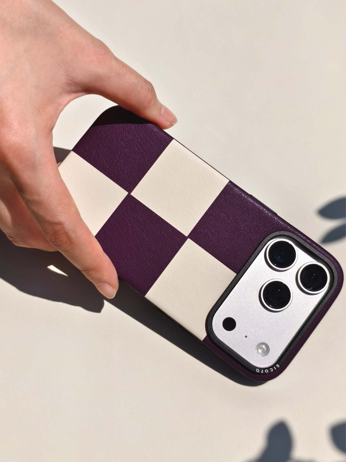 Product video showcasing sicora iPhone 18 pro vegan leather case, macro case in cherry and cream