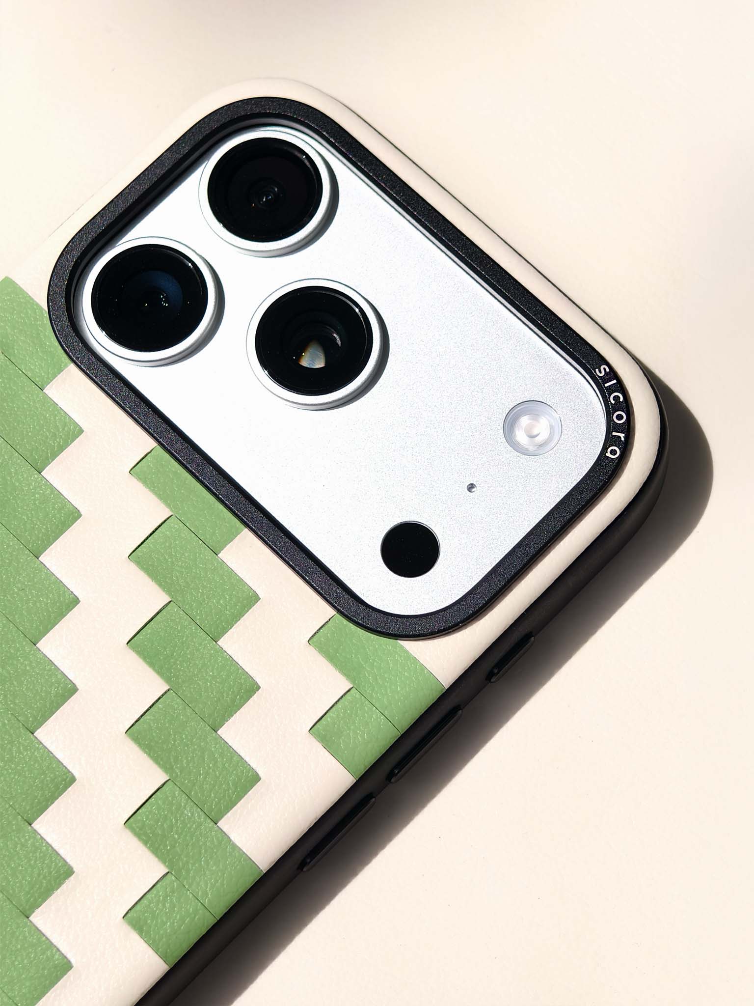 sicora avocado cream zigzag case iPhone 17 pro video