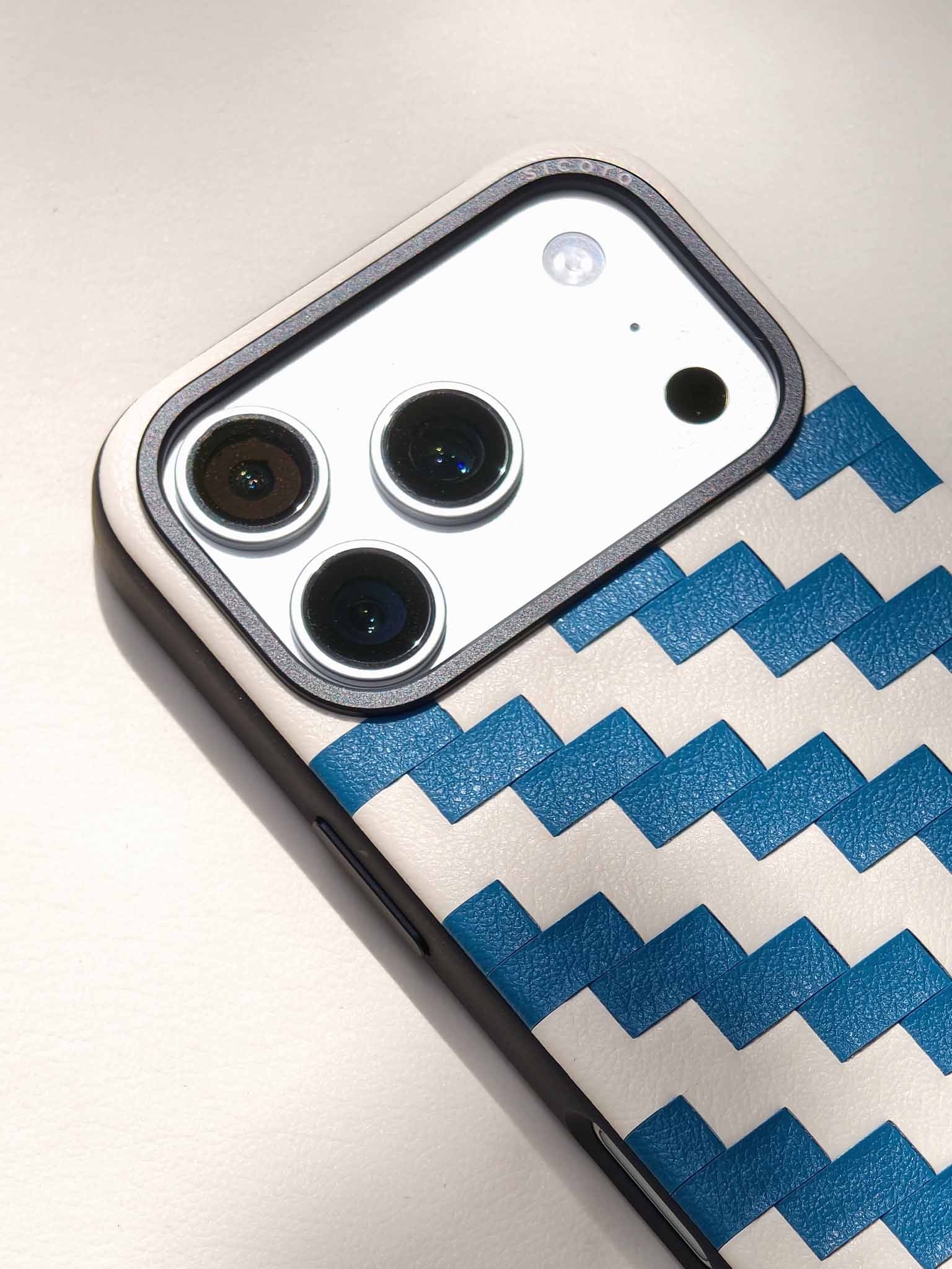 sicora sea cream zigzag case iPhone 17 pro video