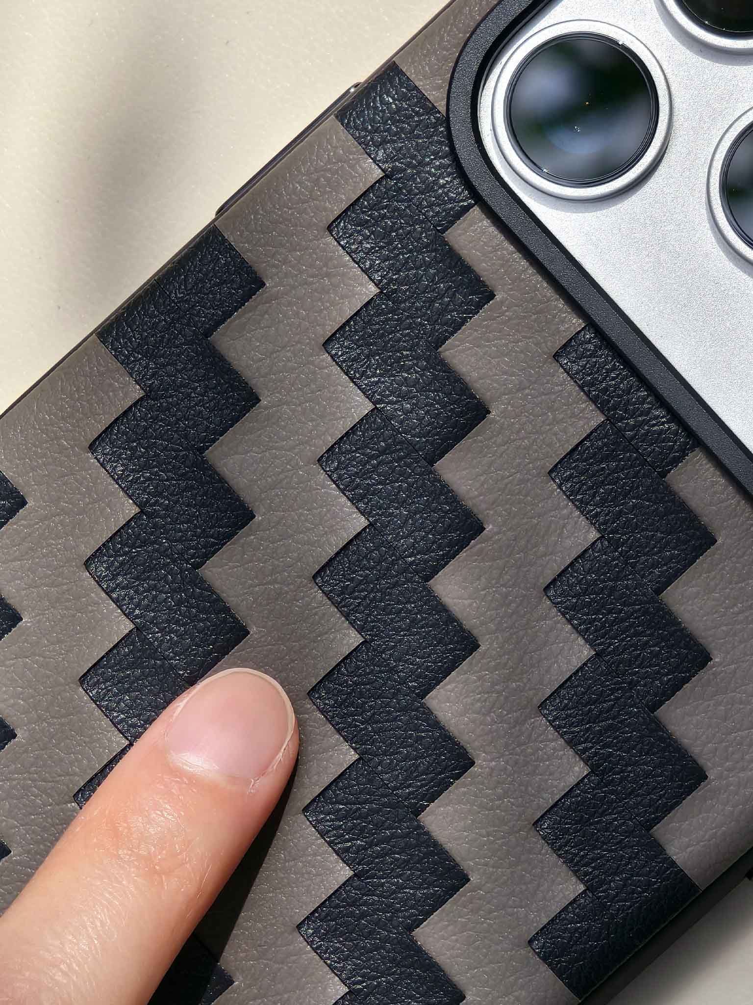 sicora black granite zigzag case iPhone 17 pro video