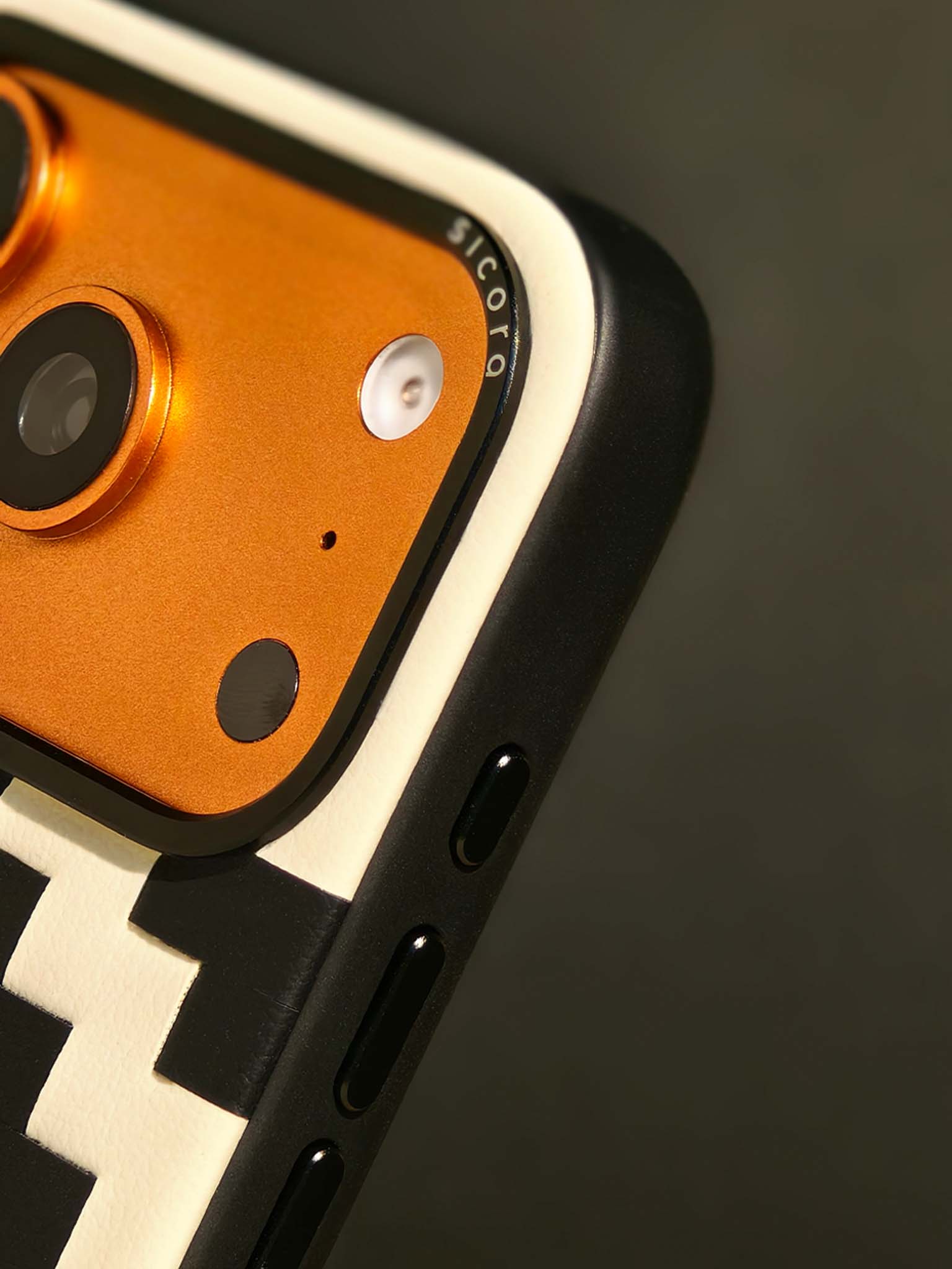 sicora black cream zigzag case