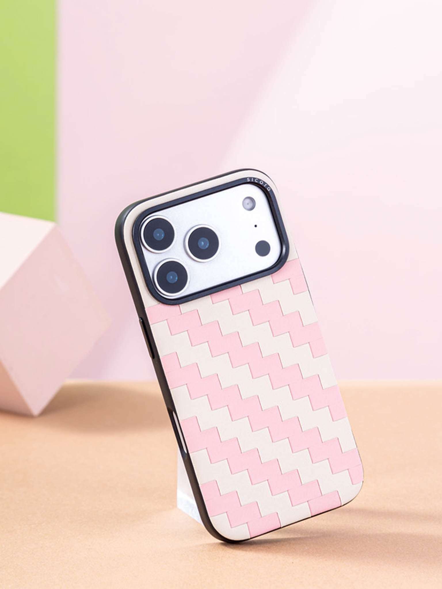 Sicora zigzag phone case with pink and cream white zigzag pattern