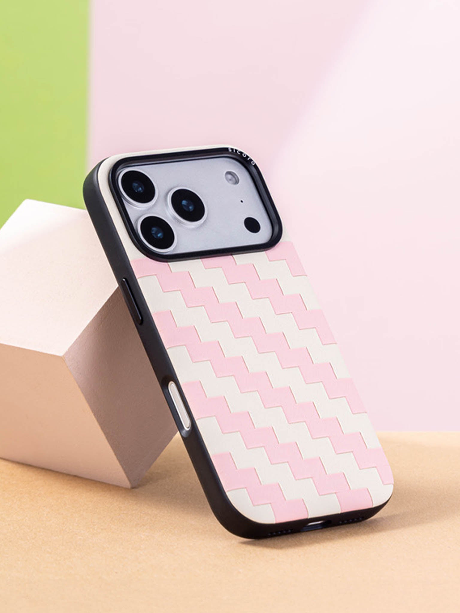 Sicora zigzag phone case with pink and cream white zigzag pattern