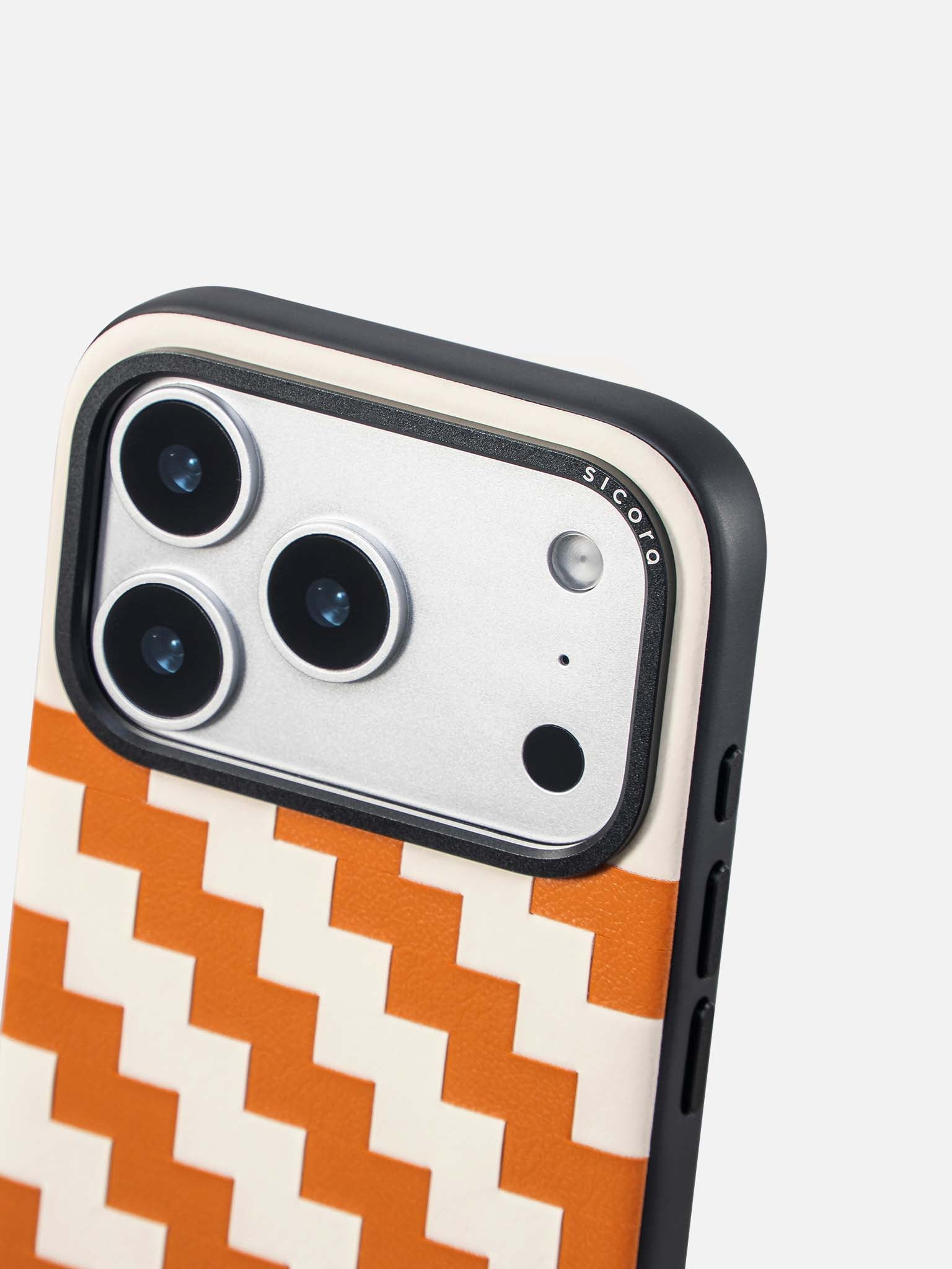 Sicora zigzag phone case with toffee gold and cream white zigzag pattern