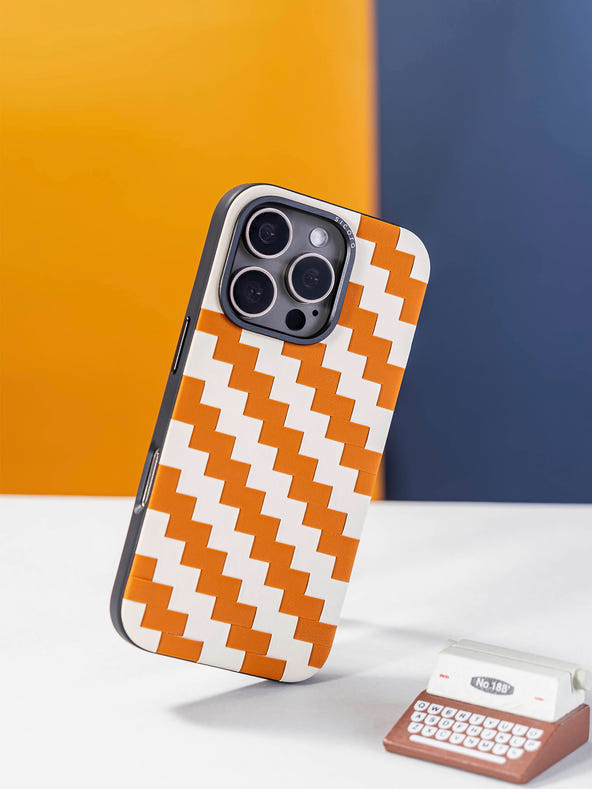 sicora toffee brown and white zigzag iphone case 16 pro